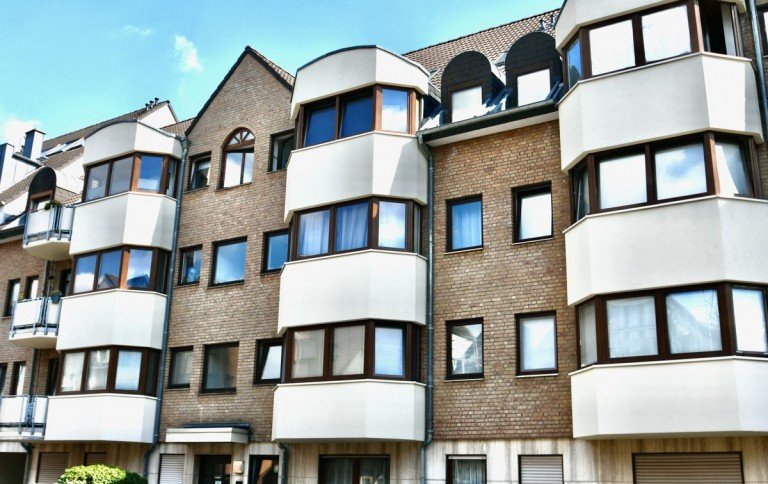 Titel K�ln / Bayenthal Etagenwohnung Vermietete Zweizimmerwohnung mit Duplex-Stellplatz in Bayenthal