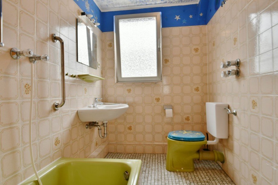 Bad 1 Dachgeschosswohnung K�ln / Buchheim