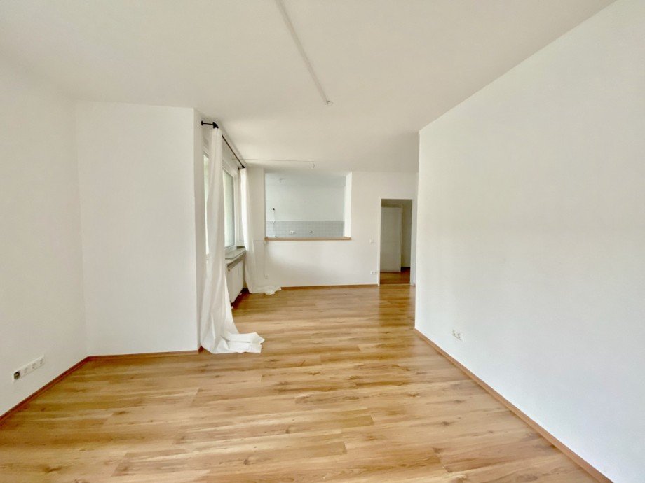 Wohn-/Essbereich mit K�che Etagenwohnung K�ln