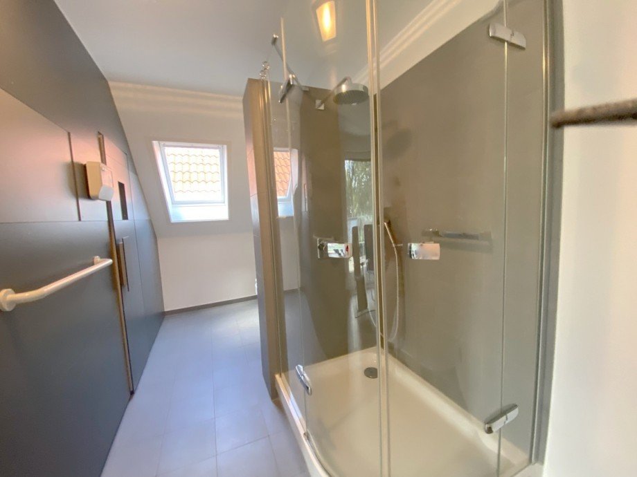 Bad + Sauna Dachgeschoss Maisonettewohnung K�ln
