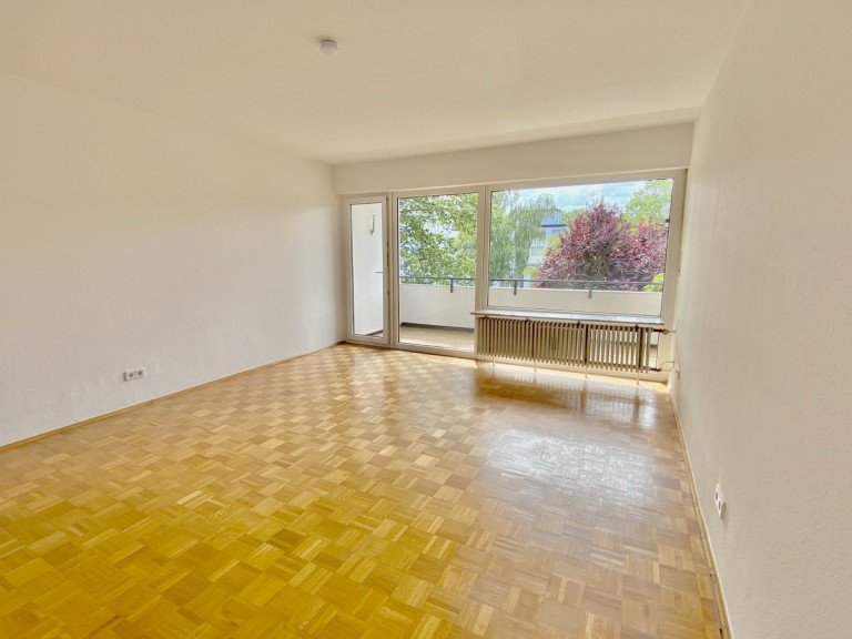 Wohnzimmer K�ln Etagenwohnung Ruhige Dreizimmerwohnung mit Loggia und Tiefgaragenstellplatz
