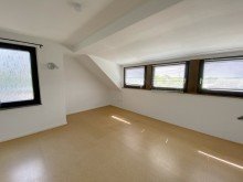 Dachgeschoss Gro�es Wohnhaus mit viel Gestaltungsspielraum in ruhiger Lage