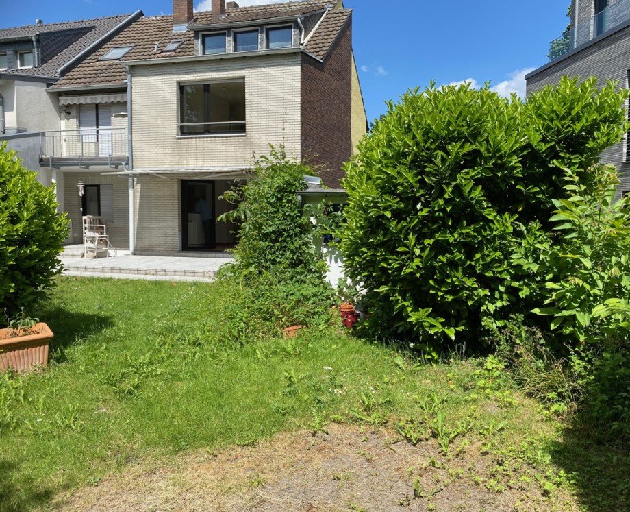 Hausr�ckseite Zweifamilienhaus K�ln