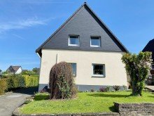 Au�enansicht Gepflegtes Einfamilienhaus mit Doppelgarage