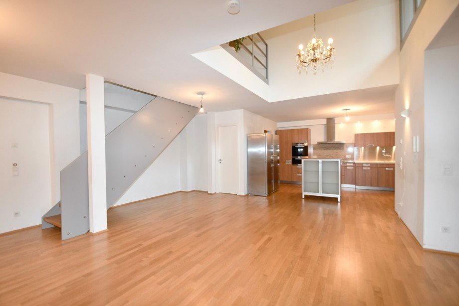 Wohnbereich mit K�che Maisonettewohnung K�ln