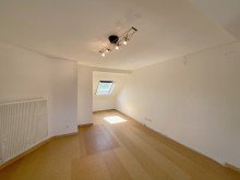 Dachgeschoss Gro�es Wohnhaus mit viel Gestaltungsspielraum in ruhiger Lage